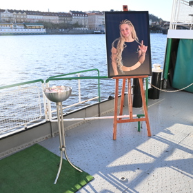 Dojemné pietní místo s fotografií usměvavé Dominiky.