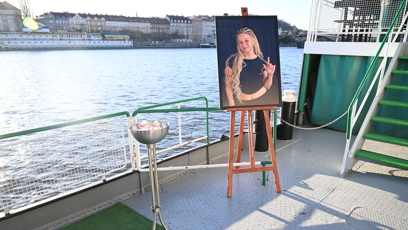 FOTO: Dojemné pietní místo s fotografií usměvavé Dominiky.