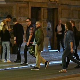 Jiří Macháček míří na oslavu Ani Geislerové. 