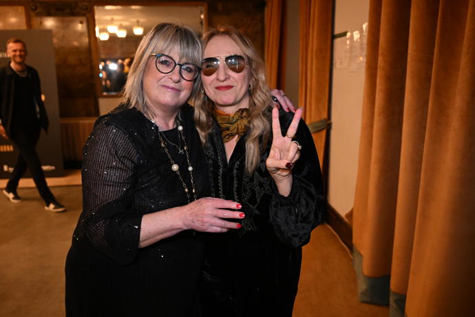 FOTO: Marie Stypková s Kateřinou Žbirkovou na premiéře. – stránka 5