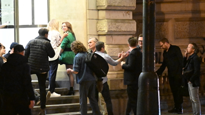 FOTO: Jiří Macháček venku s hosty.