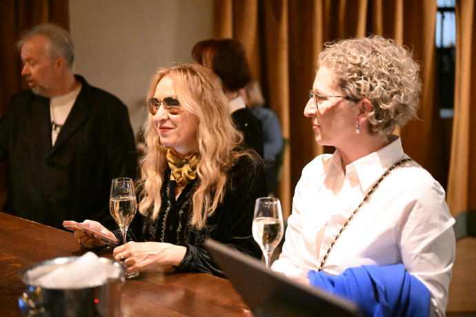 FOTO: Kateřina Žbirková si dala něco dobrého k pití. – stránka 2