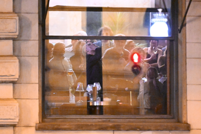 FOTO: Jiří Macháček uvnitř kouřil. – stránka 78