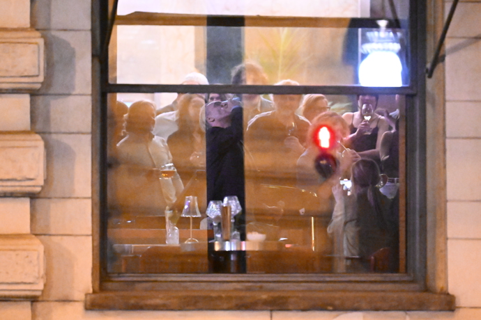 FOTO: Jiří Macháček si dopřál cigárko. – stránka 77