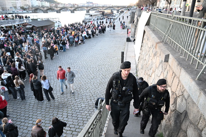 FOTO: Na bezpečnost a klidný průběh dohlížely policejní hlídky. – stránka 35