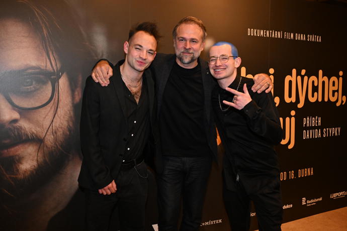 FOTO: Kapela Brixtn a režisér Dan Svátek. – stránka 19