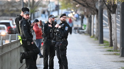 FOTO: Policisté byli k dispozici, kdyby se něco zvrtlo.