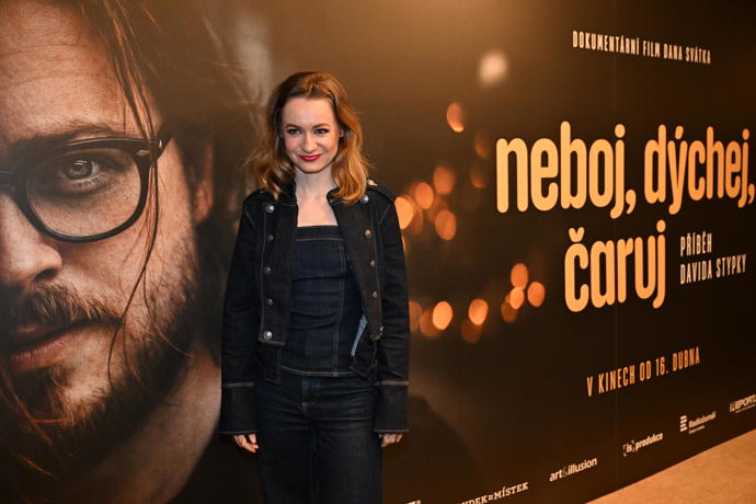 FOTO: Anna Jiřina Daňhelová dorazila na premiéru dokumentu Davida Stypky. – stránka 1