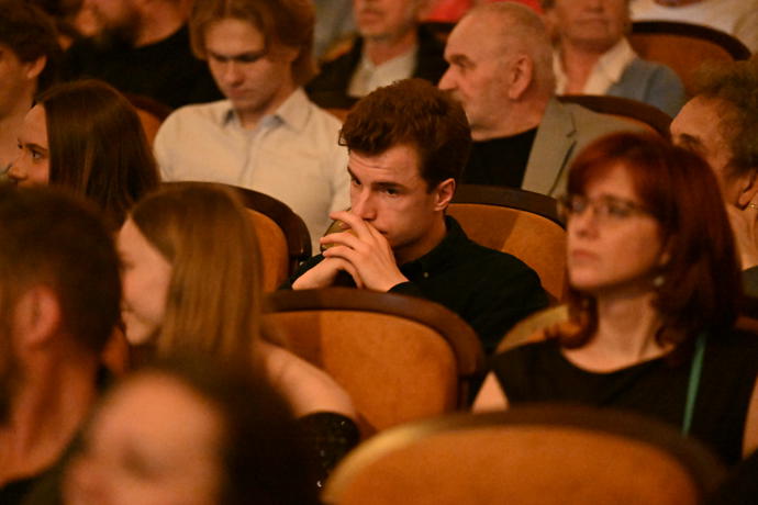 FOTO: V hledišti se objevil Oskar Hes. – stránka 4