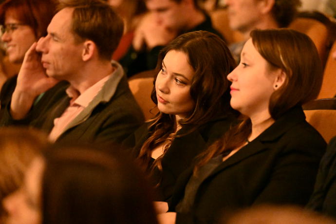 FOTO: Sabina Rojková v hledišti. – stránka 7