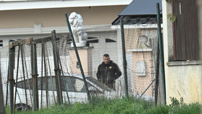 FOTO: Karlos Vémola na Lelu čekal venku.