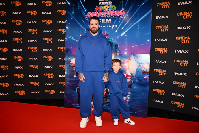 FOTO: Influencer Honza Auer se synem. – stránka 33