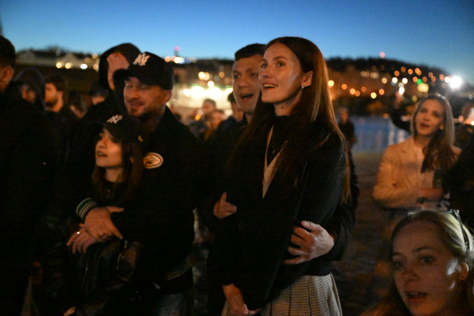 FOTO: Tomáš Le Sy a Denisa Ryndová si zazpívali Míny písničku se všemi přítomnými. – stránka 2