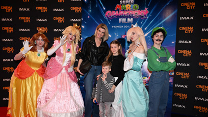 FOTO: Iveta Lutovská si na premiéru Super Maria vyrazila s dětmi.