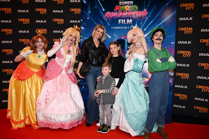 FOTO: Iveta Lutovská je máma kamarádka s pravidly. – stránka 28