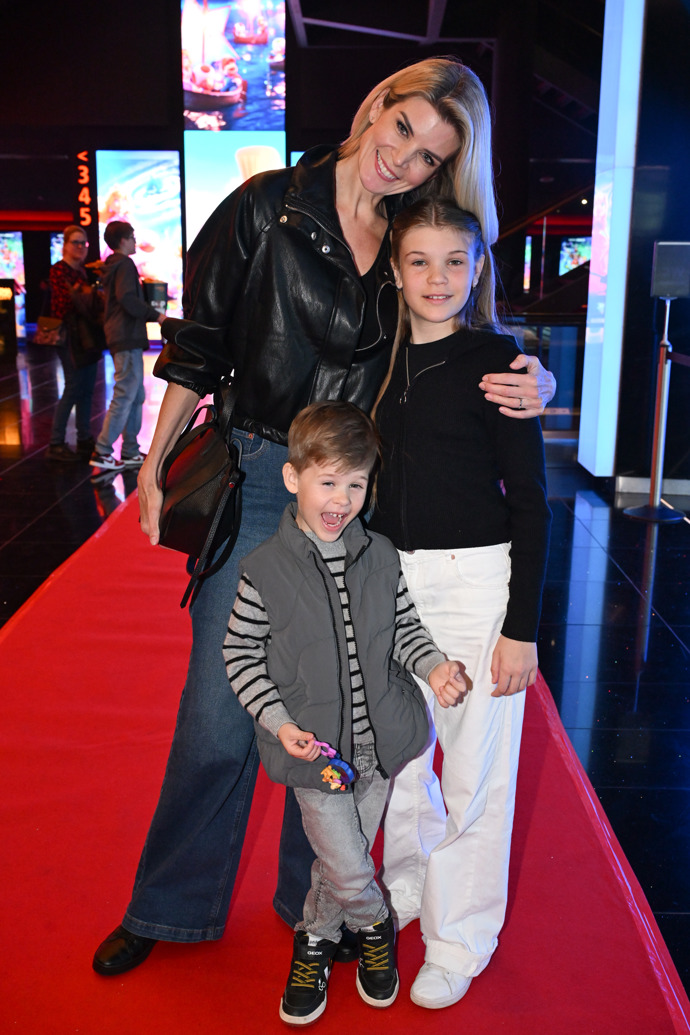 FOTO: Iveta Lutovská dorazila s dcerou Anetou a synem Matějem. – stránka 26