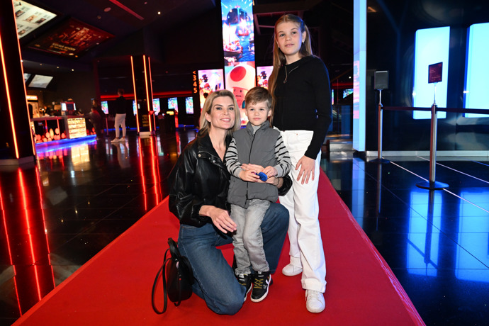 FOTO: Iveta Lutovská se svými milovanými dětmi. – stránka 25