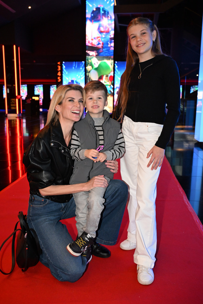 FOTO: Iveta Lutovská se svou dcerou Anetou a synem Matějem. – stránka 24