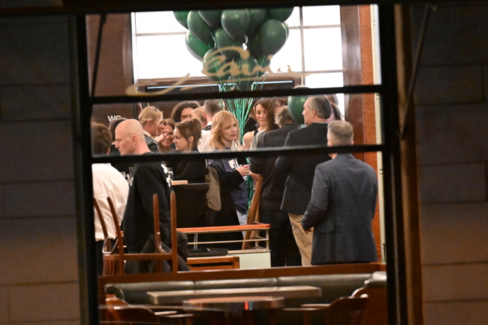 FOTO: Aňa Geislerová s balónky. – stránka 100