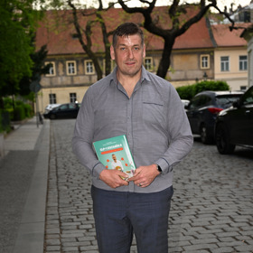 Lukáš Skupin na křtu knihy Evžena Machytky. 