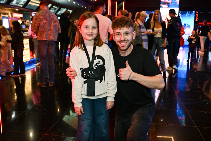 FOTO: Youtuber Hejlovec s fanynkou Emou. – stránka 19