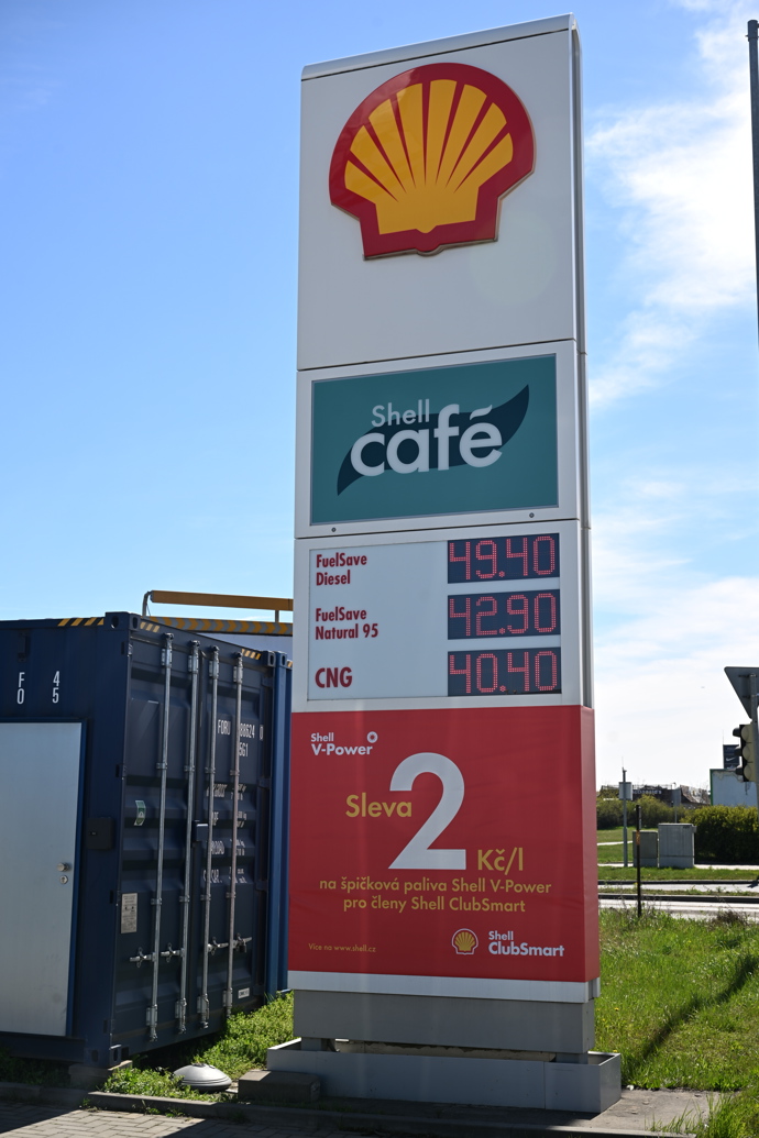 FOTO: Na čerpací stanici Shell vyjde diesel na 49.40 korun. – stránka 1
