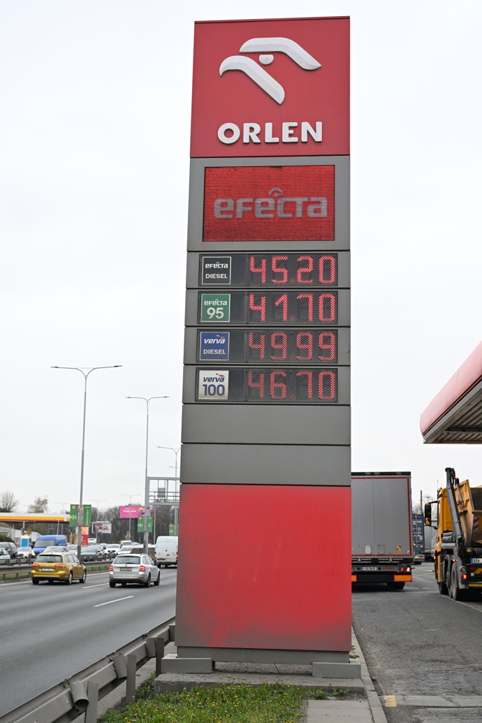 FOTO: Čerpací stanice ORLEN nabízí diesel za 45,20 korun. – stránka 10