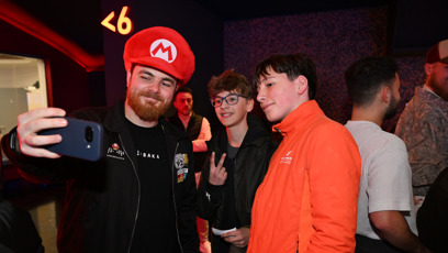 FOTO: Duklock se fotil s fanoušky.