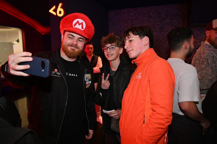 FOTO: Duklock se fotil s fanoušky. – stránka 14