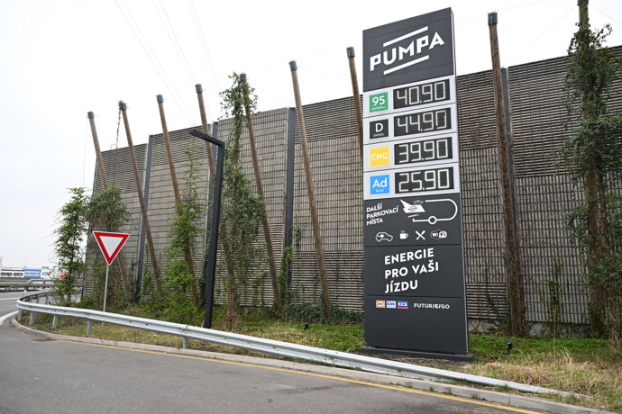 FOTO: Pumpa Andreje Babiše nabízí diesel za 44.90 korun. – stránka 9