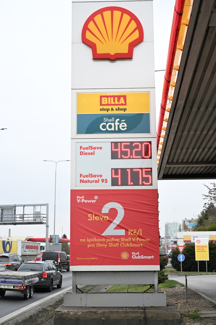 FOTO: Na čerpací stanici Shell vyjde diesel na 45.20 korun. – stránka 6