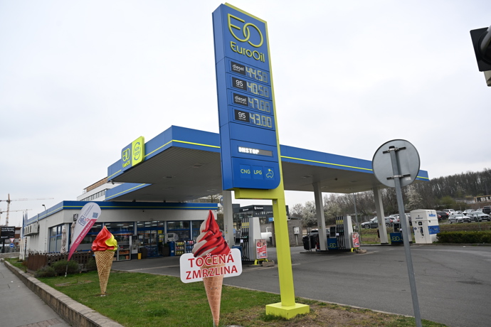 FOTO: Na čerpací stanici OMV vyjde diesel na 45.20 korun. – stránka 1