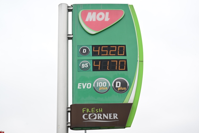 FOTO: Na čerpací stanici MOL vyjde diesel na 45.20 korun. – stránka 2