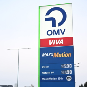 OMV vyhnalo ceny pohonných hmot na nově povolený vládní strop.