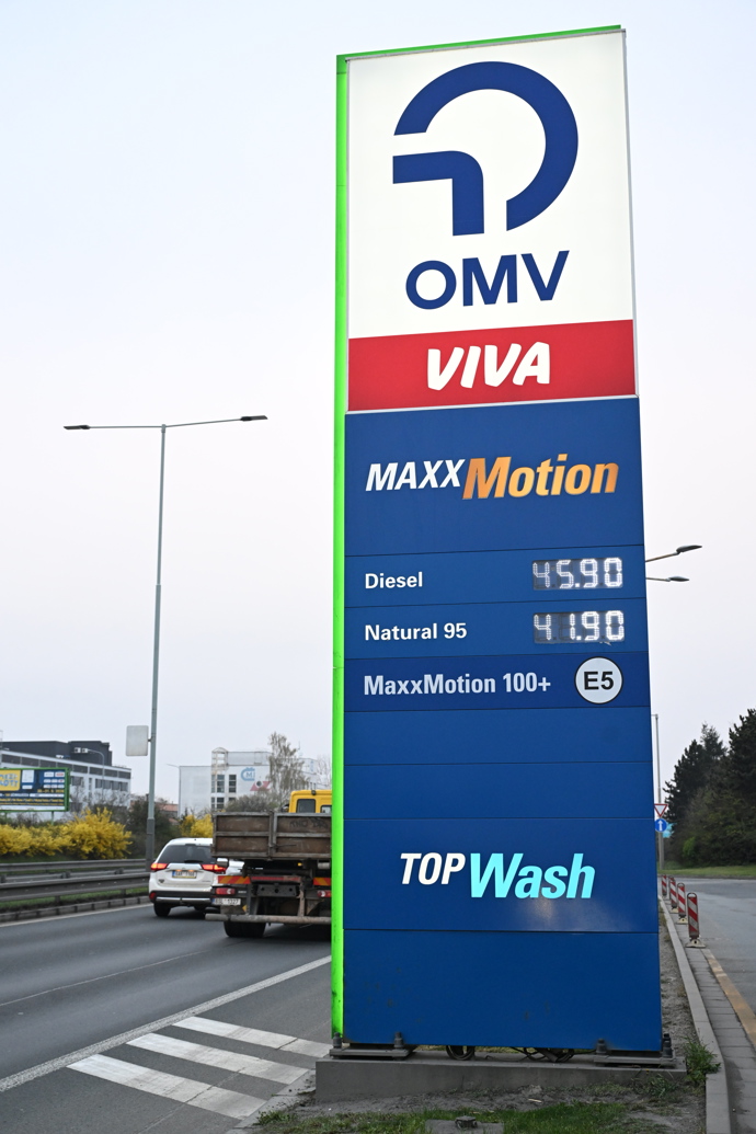 FOTO: OMV vyhnalo ceny pohonných hmot na nově povolený vládní strop. – stránka 5