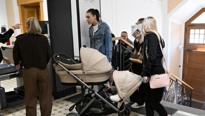 FOTO: U soudu bylo hodně dětí.