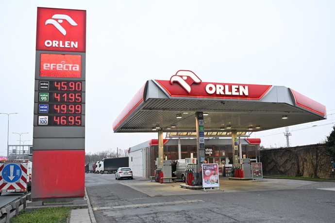 FOTO: Síť Orlen přes noc skokově zdražila naftu i benzin. – stránka 4