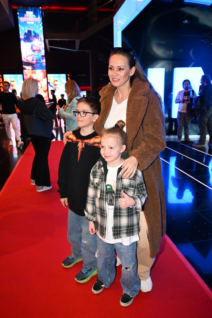 FOTO: Martina Gavriely dorazila se svými dětmi. – stránka 5