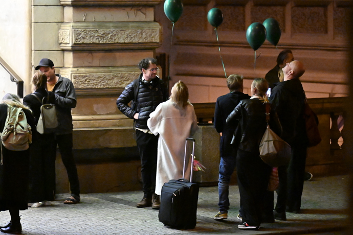 FOTO: Odchody z party. – stránka 63