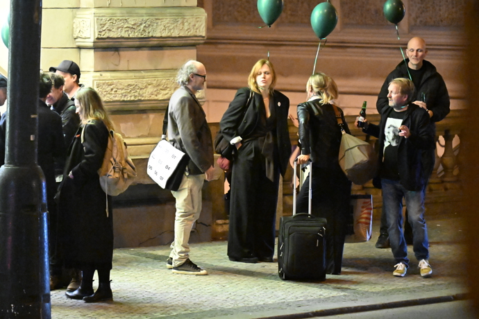 FOTO: Odchody z party. – stránka 62