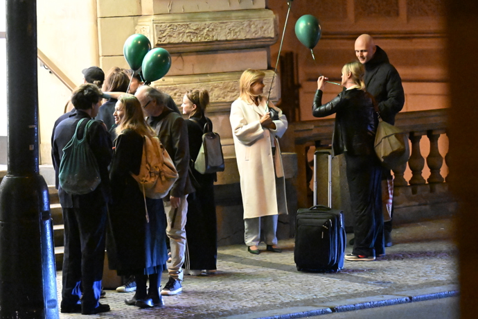 FOTO: Odchody z party. – stránka 61