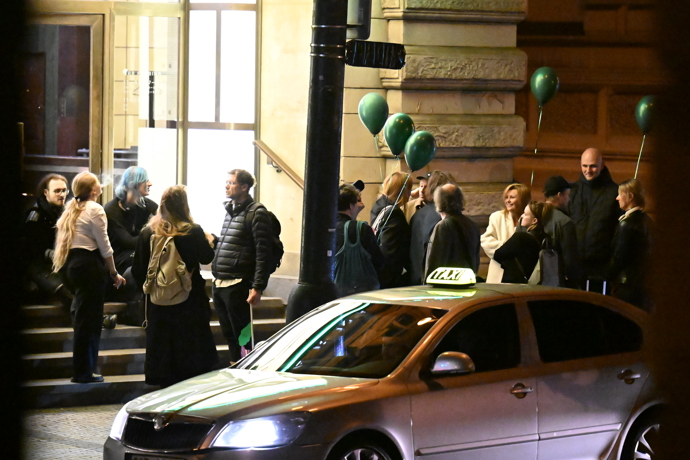 FOTO: Odchody z party. – stránka 60