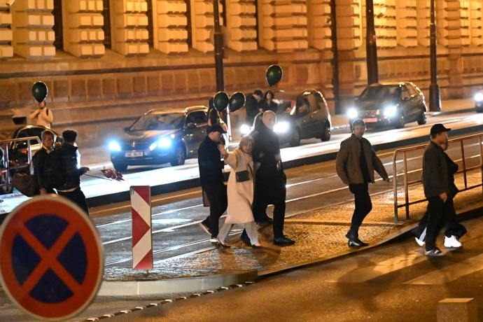 FOTO: Odchody z party. – stránka 59