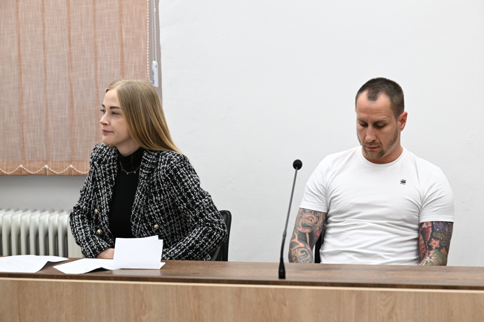 FOTO: Obžalovaný pár Mercedes Treyová a Vladislav Trejbal. – stránka 28
