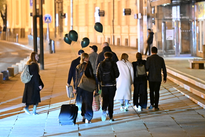 FOTO: Odchody z party. – stránka 54