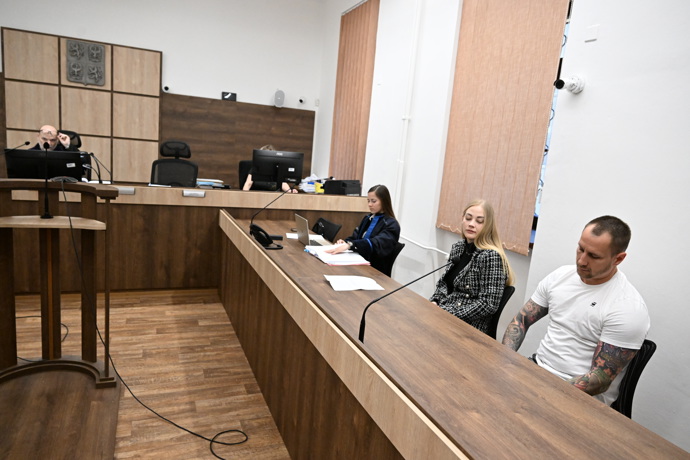 FOTO: Mercedes Treyová a Vladislav Trejbal u soudu. – stránka 27