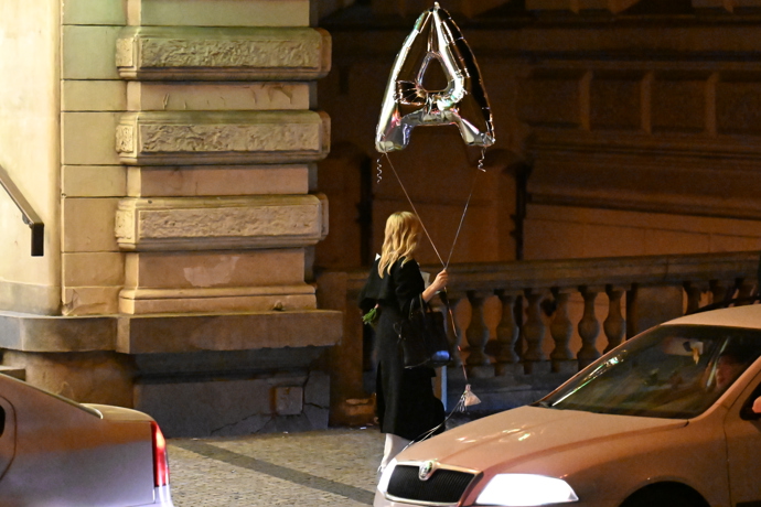 FOTO: Aňa odcházela s velkým nafukovacím A. – stránka 49