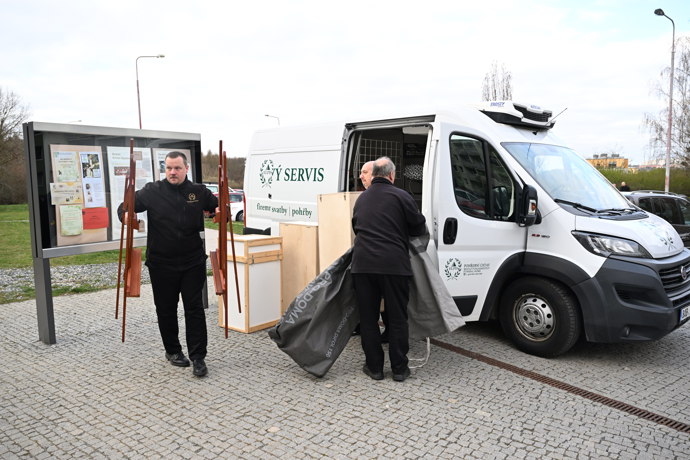 FOTO: Poslední rozloučení s Dominikou Elischerovou. – stránka 98