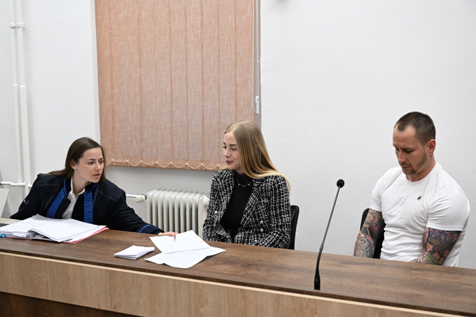 FOTO: Obžalovaní Mercedes Treyová a Vladislav Trejbal. – stránka 25