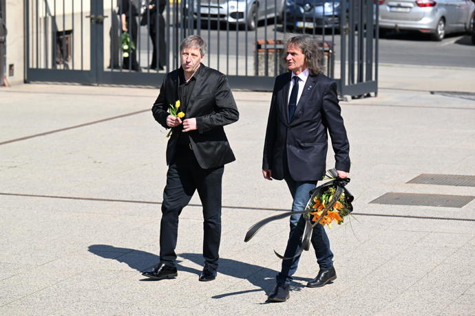 FOTO: Přišel se rozloučit i politik Miroslav Ševčík. – stránka 25